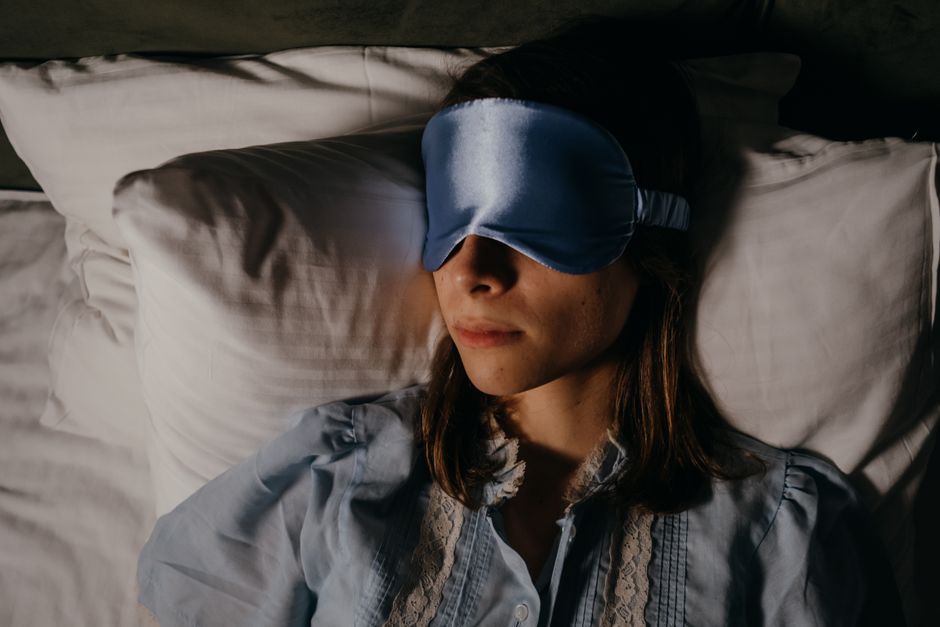 Bien dormir en voyage : routines simples à adopter