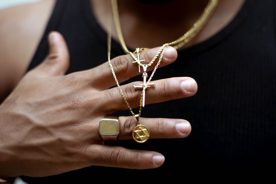 Collier porte-bague : l’allié discret en déplacement